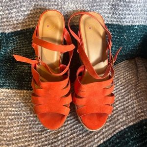Salmon colored wedges size 10